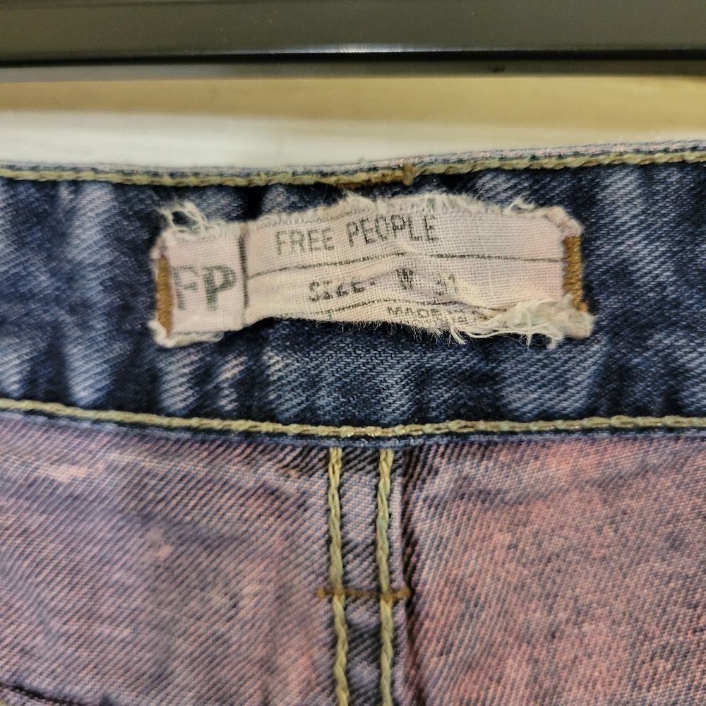 Free People Pink Acid Wash Black Distressed Thrashed Jean Shorts Size 31 - Picture 7 of 10